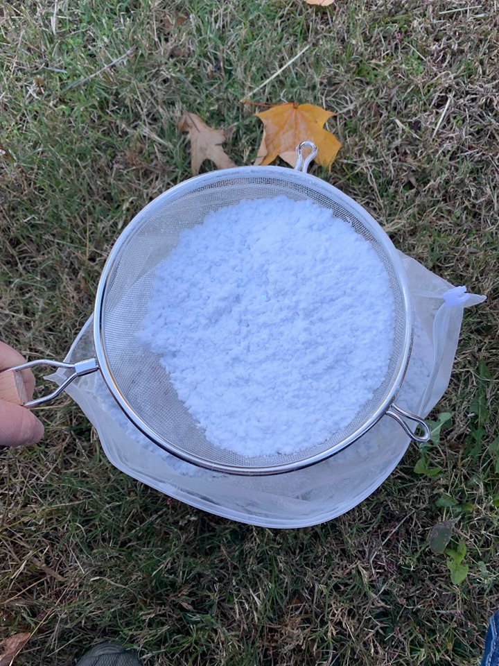 sifter with snoflock powder