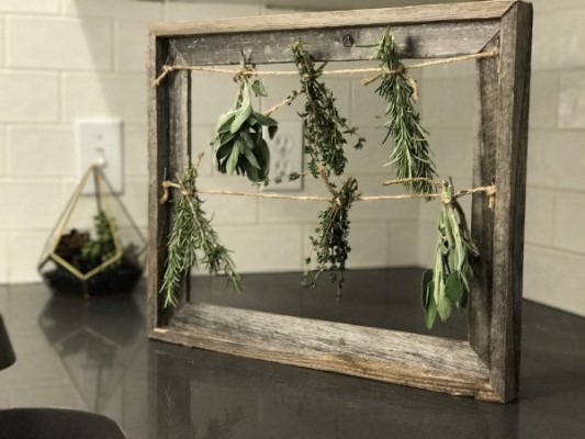 DIY Drying Rack for Pasta, Herbs and More – Mother Earth News