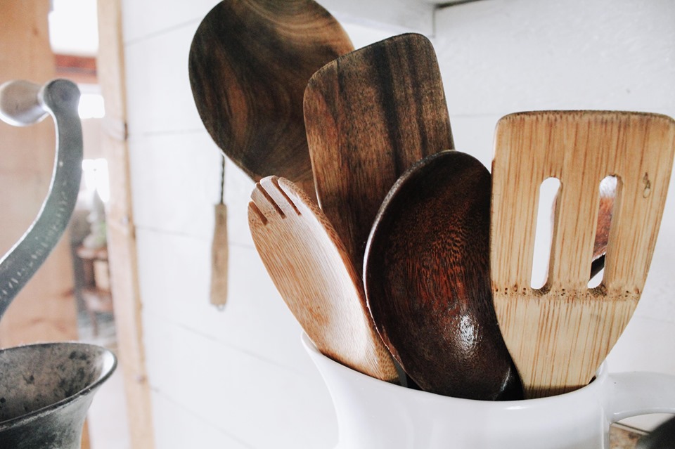 How to Season Wooden Spoons & Cutting Boards - Best Oils for Wooden Spoons