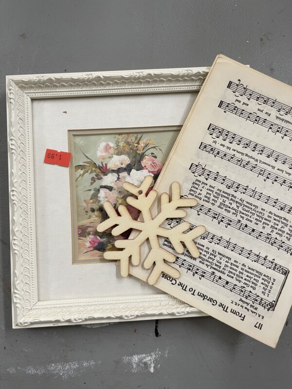 recycled picture frame for simple winter decor after christmas